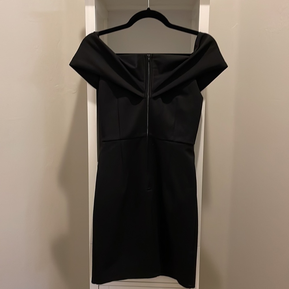 Velvi Black Dress off the shoulder - Picture 2 of 6